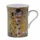 Подаръчна чаша с капаче за чай от серията "Целувката" на златен фон