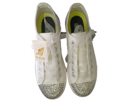 Elegant shoes with Swarovski crystals