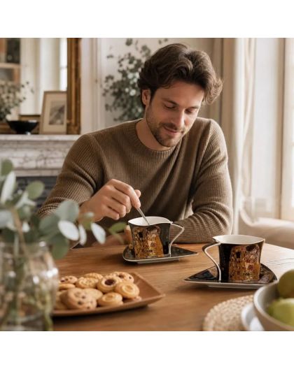 Set of two gift cups with saucers and spoons – The Kiss in black and gold – 180 ml